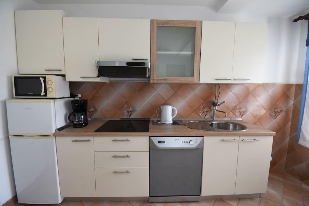With A Parking Space - 15757 Apartma